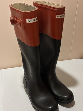 Hunter Two-Tone Tall Rain Boots in Black & Rust